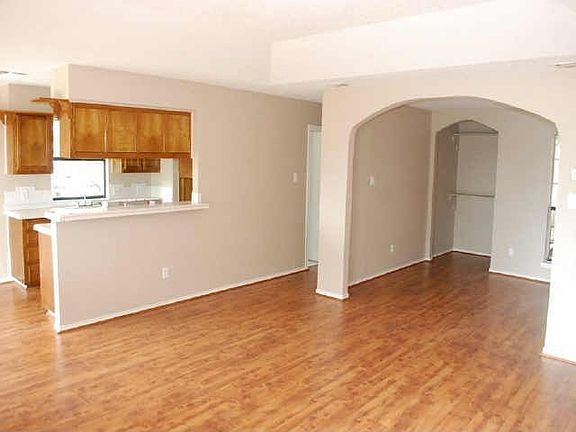 3rd image of 6805 Country Creek Dr