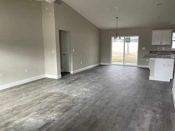 3rd image of 19 Dogwood Dr