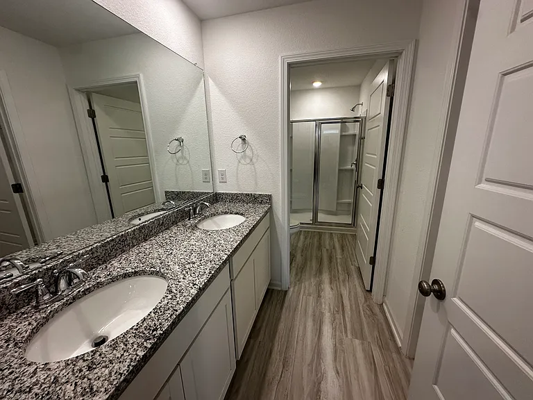 13515 Paris Cir — Photo 6