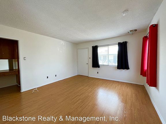 3rd image of 1640 Colby Ave #11333747
