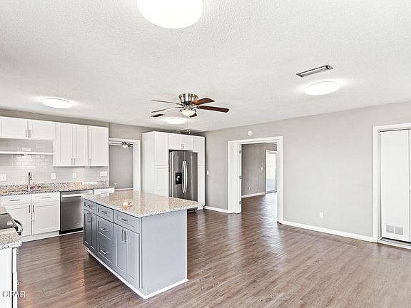 5th image of 905 E 12th St