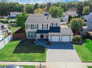 11 Petal Patch Trl, Howell, NJ 07731