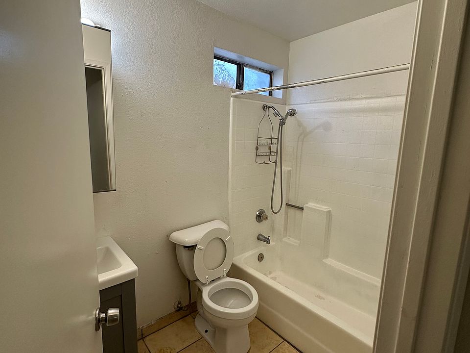 2nd image of 804 Villa Grande St