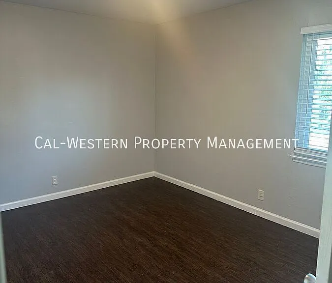 395 S 4th St #4 — Photo 3