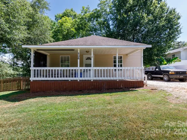 206 Hawthorne Ln, Clover, SC 29710