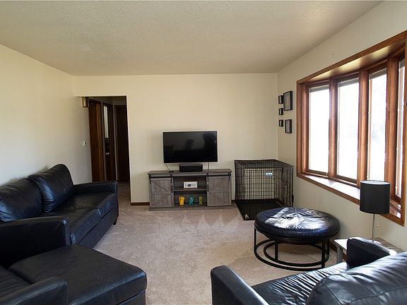 2nd image of 1501 Grandview Dr