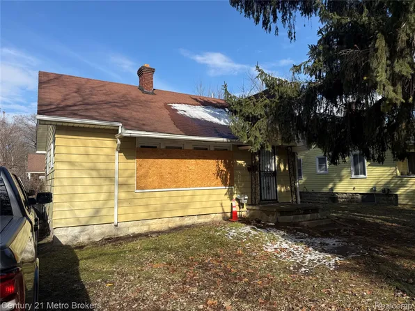 2918 Mackin Rd, Flint, MI 48504