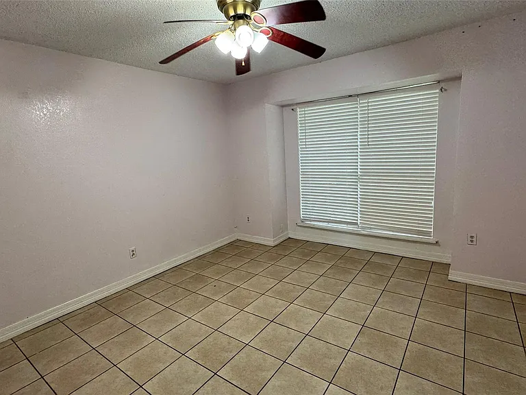 10940 Dunvegan Way — Photo 15