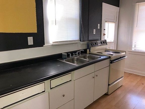 2nd image of 427 Grant St