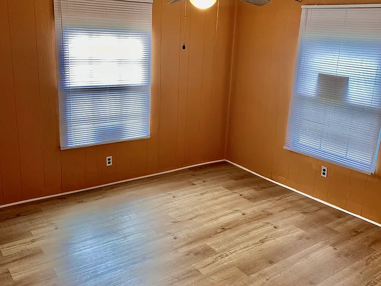 343 E Wine St — Photo 10