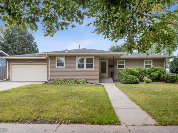 903 22nd Ave S, Moorhead, MN 56560