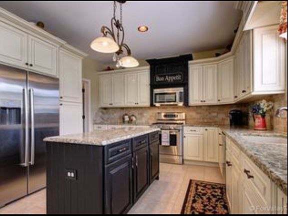 5th image of 285 Berkshire Ln