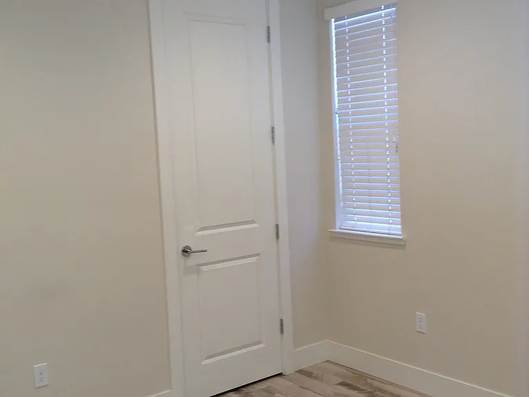 413 Wayland Loop — Photo 22