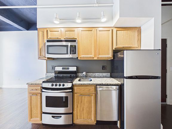 3rd image of 1600 Chestnut St #311