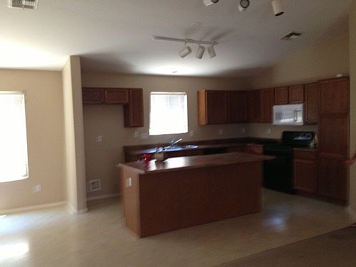 4th image of 14833 N B St