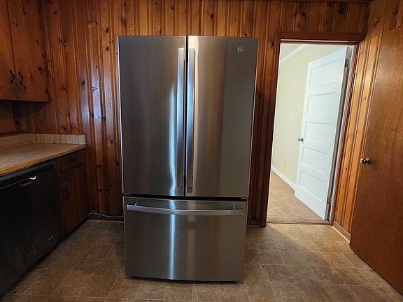 5th image of 103 SE Rosewood Dr