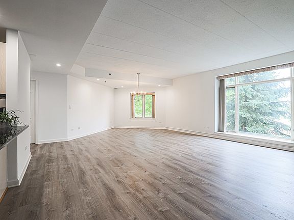 4th image of 875 E 22nd St APT 228
