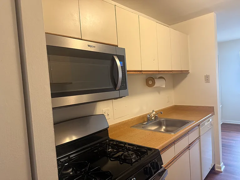 2842 Dover Ln #304 — Photo 5