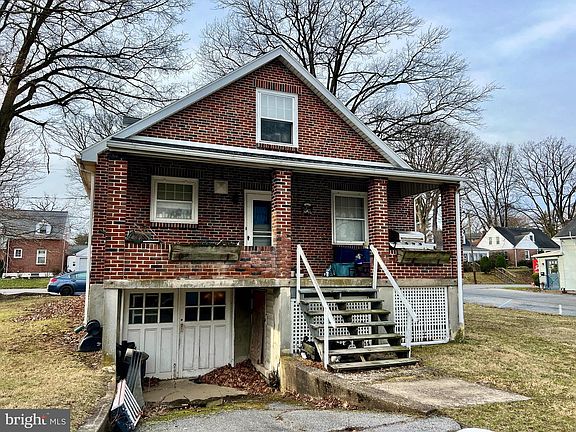 3rd image of 3816 Locust Ln