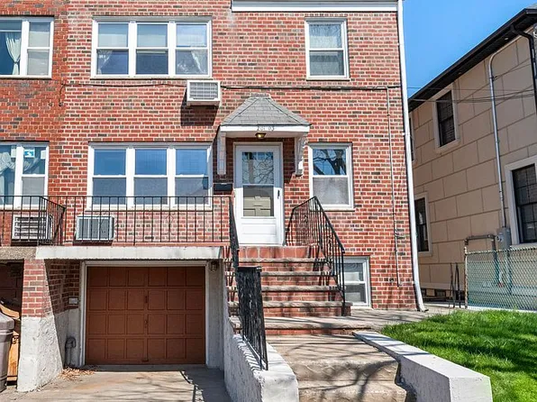 201-03 48th Ave #1, Oakland Gardens, NY 11364