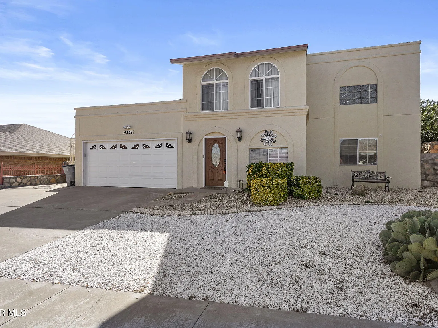 3 bed, 2.0 bath, 2514 sqft, $2,150 — Photo 2