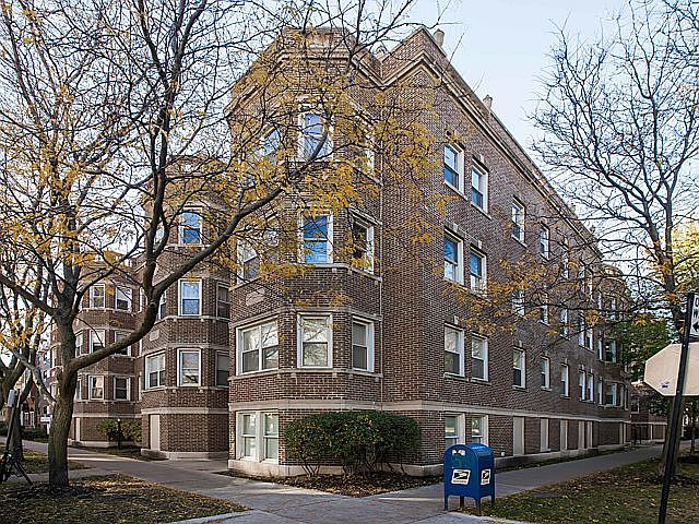 1st image of 6040 N Kenmore Ave #2