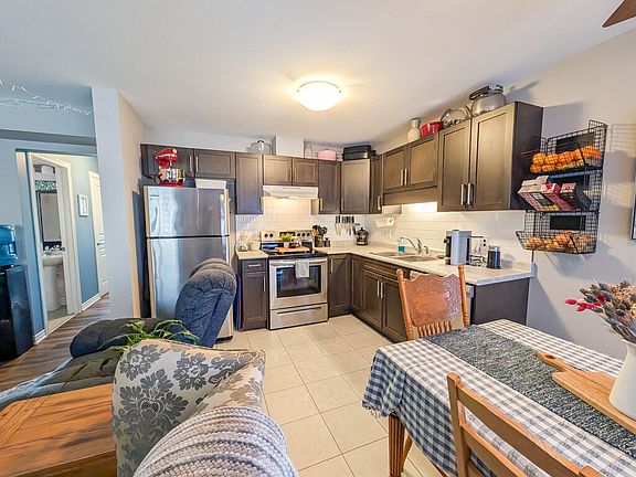 5th image of 154 Monarch St