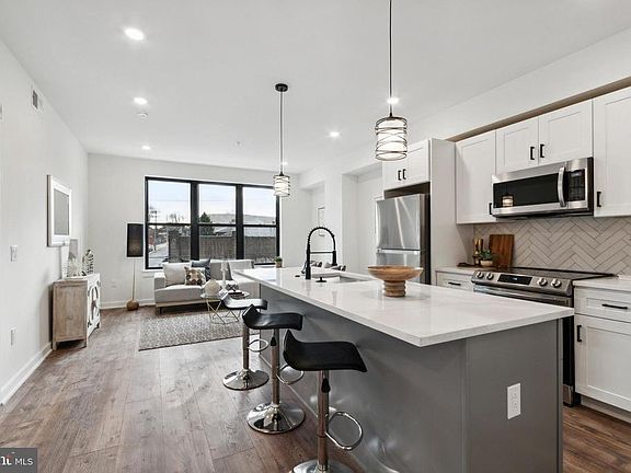 4th image of 6211 Woodbine Ave Unit 6