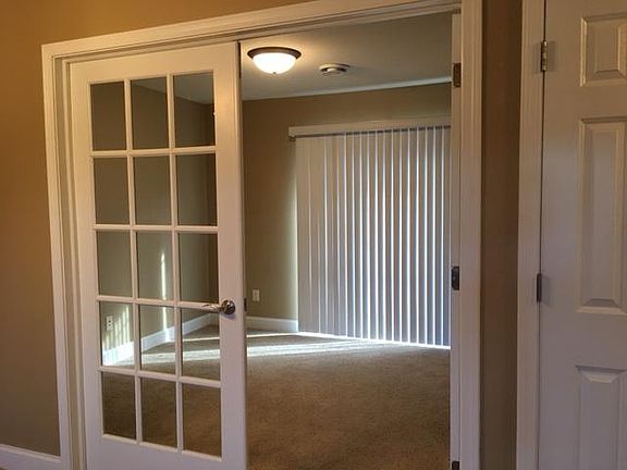 4th image of 306 Village Ln