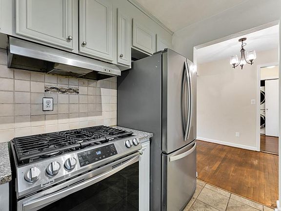 4th image of 3529 Thurston St