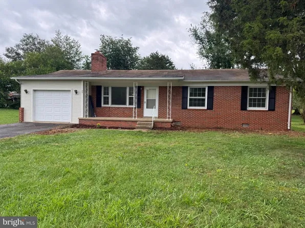 33 Wallace Ave, Luray, VA 22835