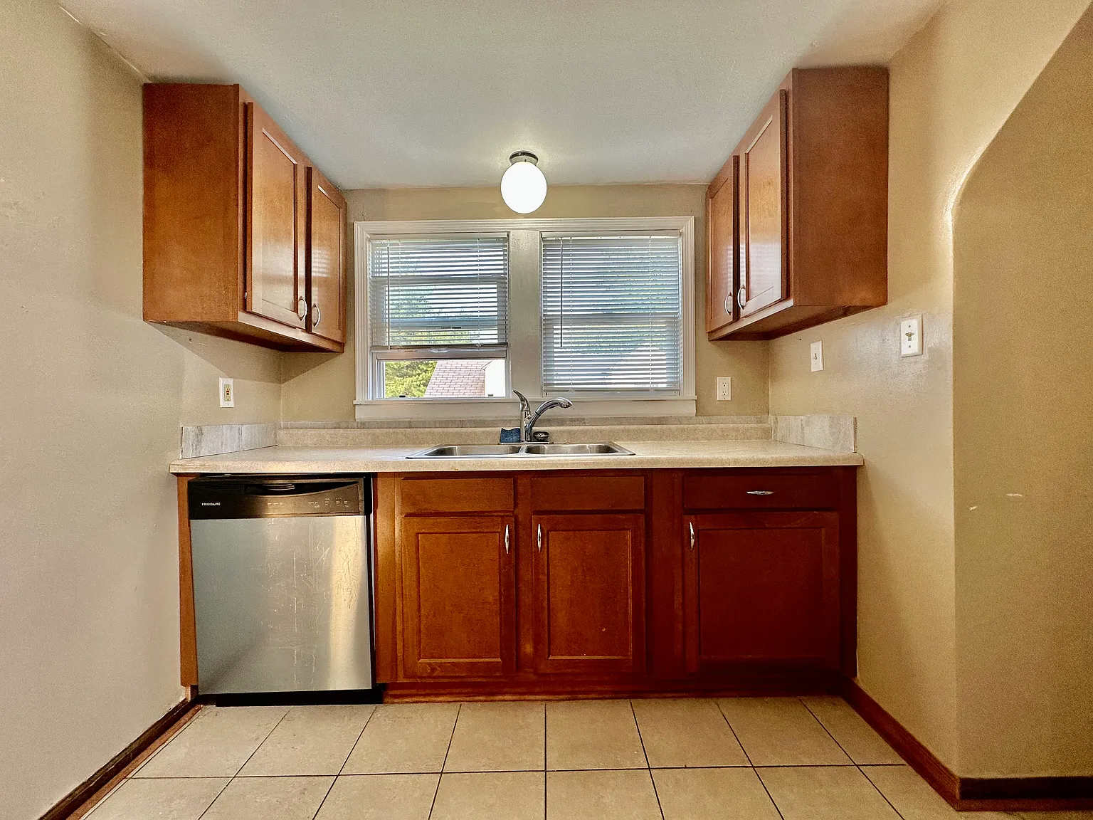 1 bed, 800 sqft, $1,100 — Photo 1