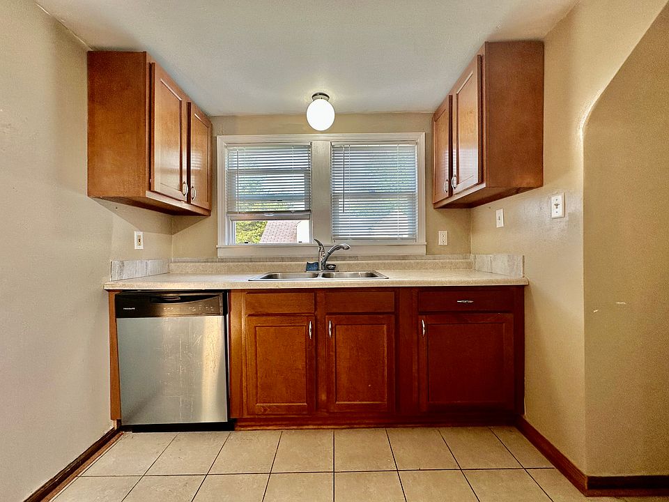 1st image of 23631 122nd St #2