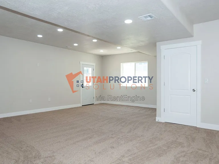 1353 W Quailhill Rd — Photo 15