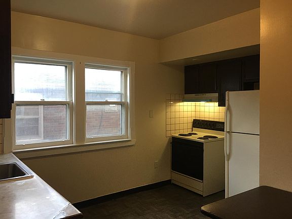 5th image of 1244 Pine Ave APT 1