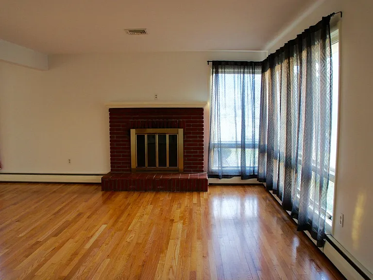 707 Ishler St — Photo 2