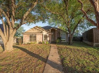 402 Sims Dr, Cedar Hill, TX 75104