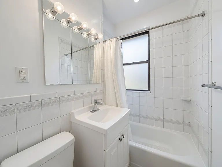 346 W 56th St #3C — Photo 7