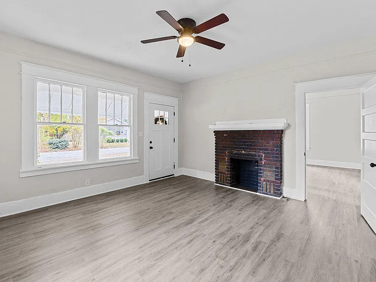 1307 Beman St — Photo 3