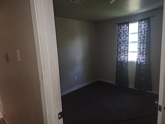 4th image of 962 Park Cir