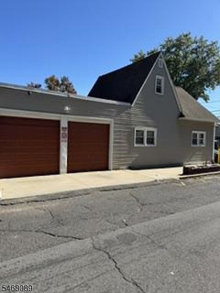 1st image of 9 Woodside Pl