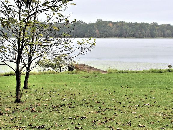 3rd image of Lakeview Dr