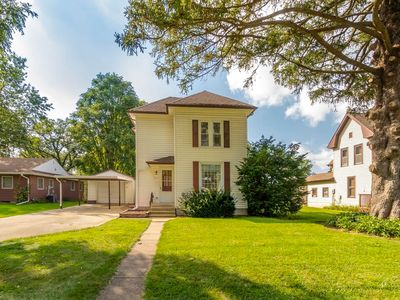 713 Locust St, La Porte City, IA, 50651