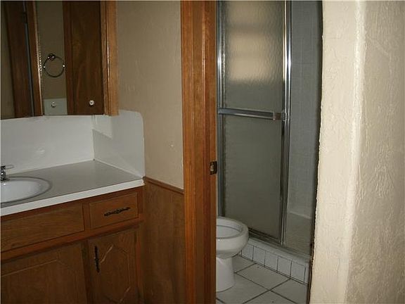 5th image of 104 Oakwood Dr