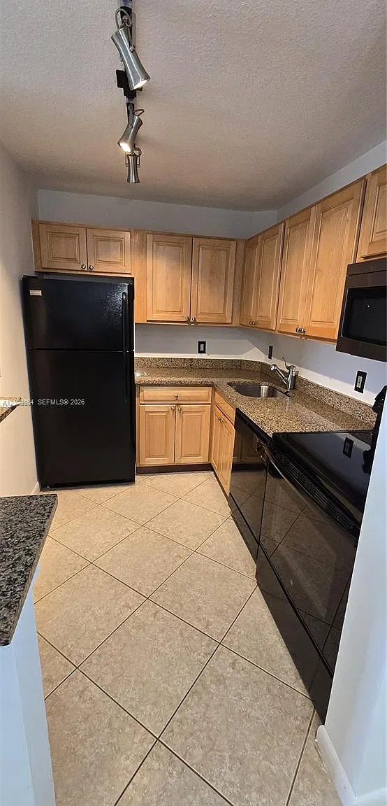 Lakes Of Jacaranda Condo — Photo 2