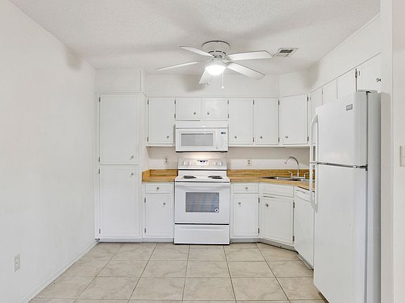 4th image of 1271 Redwood Ln APT C