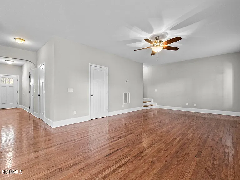 290 Adams Cir — Photo 20