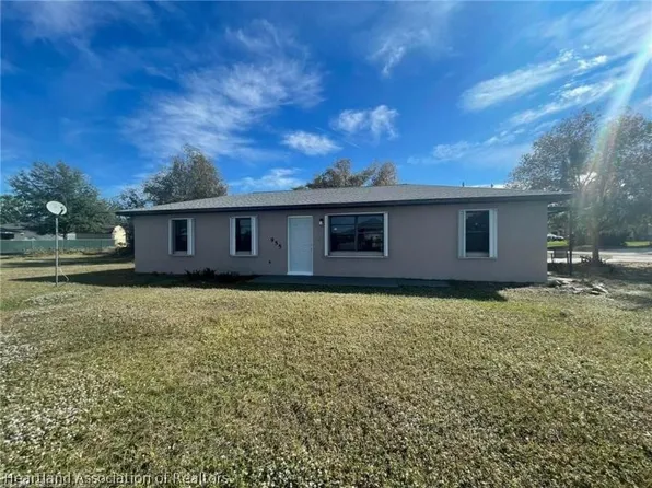 955 Lake Dr E, Lake Placid, FL 33852