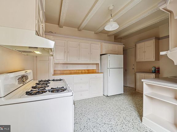 3rd image of 4000 Cathedral Ave NW #713-723