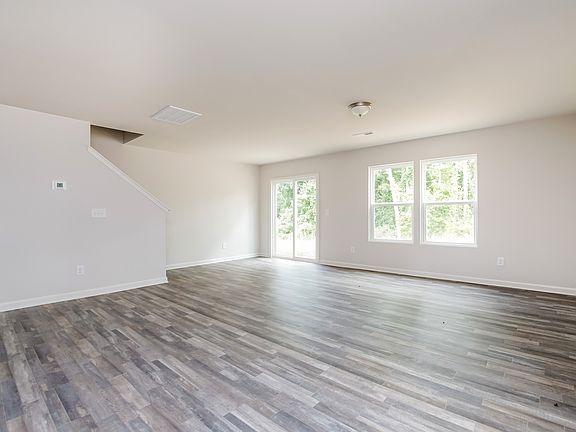4th image of 1058 Manor Dr
